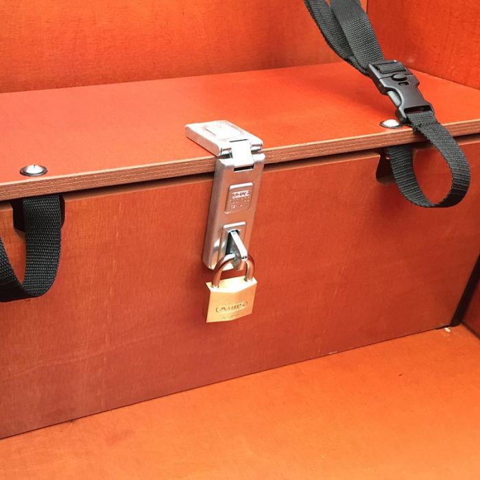 BIG STORAGE SHELF (UNDER BENCH)